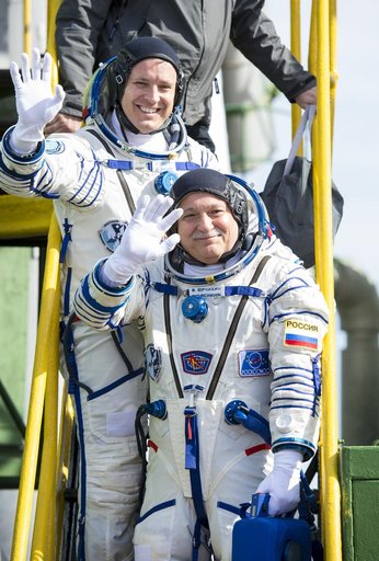 Expedition 51 Crew Wave At the Pad