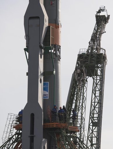 Expedition 55 Soyuz Rollout