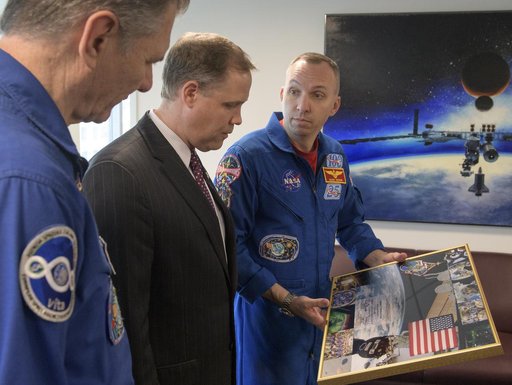 Administrator Meets with Astronauts