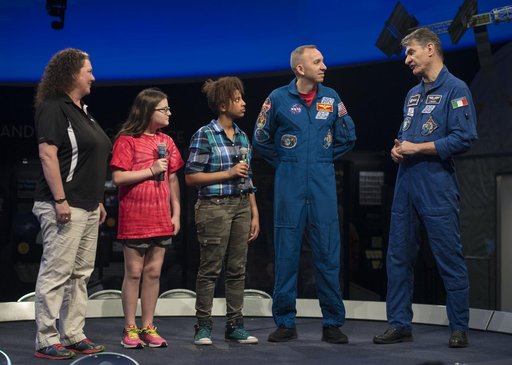 Astronauts Bresnik and Nespoli at National Air and Space Museum