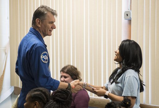 Astronauts Bresnik and Nespoli at the Washington School for Girl