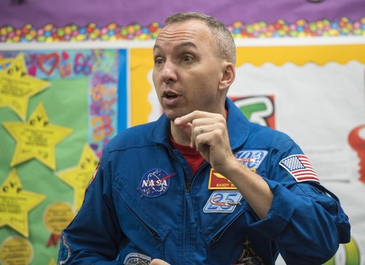 Astronauts Bresnik and Nespoli at the Washington School for Girl