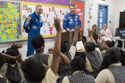 Astronauts Bresnik and Nespoli at the Washington School for Girl