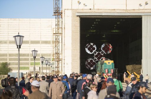 Expedition 56 Soyuz Rollout