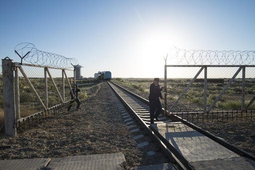 Expedition 56 Soyuz Rollout