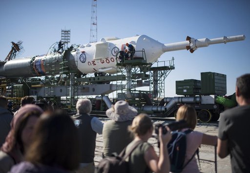 Expedition 56 Soyuz Rollout