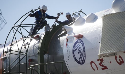 Expedition 56 Soyuz Rollout