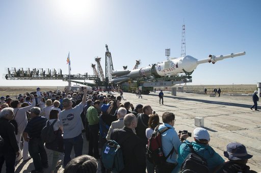 Expedition 56 Soyuz Rollout