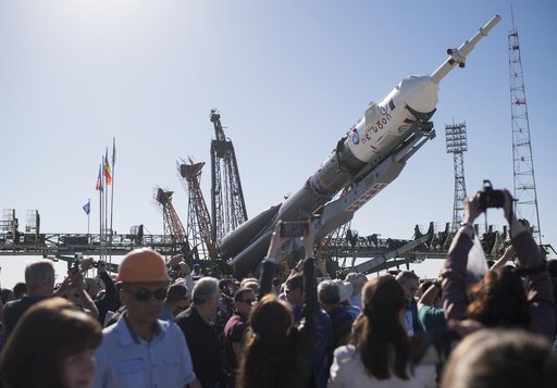 Expedition 56 Soyuz Rollout