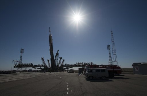 Expedition 56 Soyuz Rollout