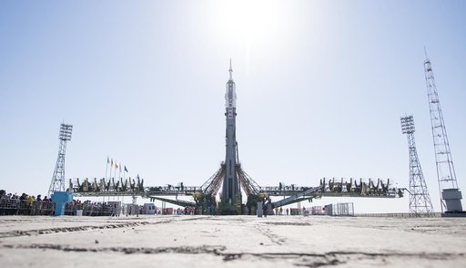 Expedition 56 Soyuz Rollout