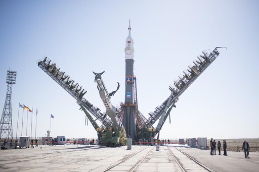 Expedition 56 Soyuz Rollout