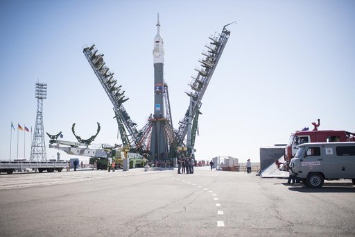 Expedition 56 Soyuz Rollout