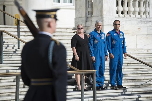 Astronauts Vande Hei and Acaba at the Arlington National Cemeter