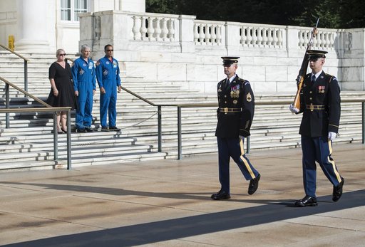Astronauts Vande Hei and Acaba at the Arlington National Cemeter