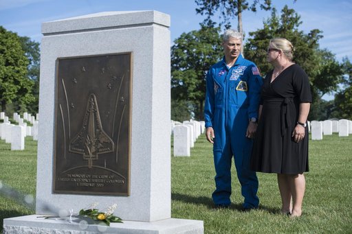 Astronauts Vande Hei and Acaba at the Arlington National Cemeter