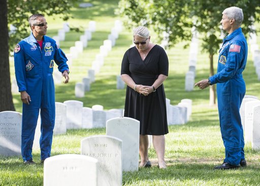 Astronauts Vande Hei and Acaba at the Arlington National Cemeter