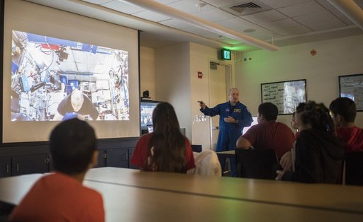 Astronaut Tingle at Udvar-Hazy Center