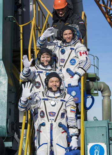 Expedition 58 Crew Wave At the Pad