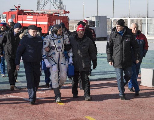 Expedition 58 Crew Wave At the Pad