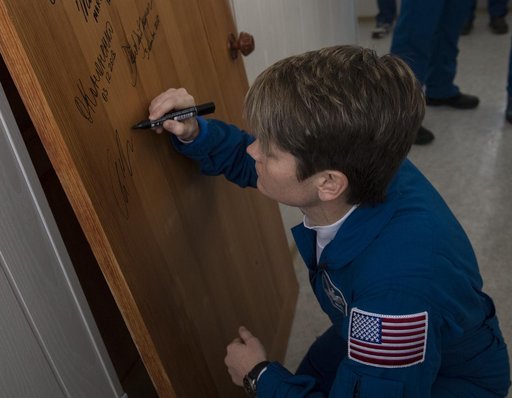 Expedition 58 Door Signing