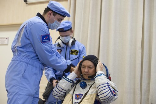 Expedition 58 Suit Up