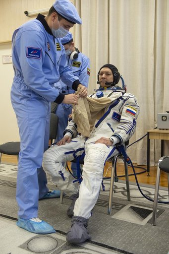 Expedition 58 Suit Up