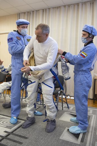 Expedition 58 Suit Up