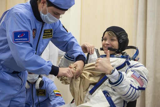 Expedition 58 Suit Up