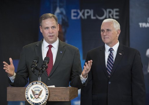Vice President Meets with NASA Employees