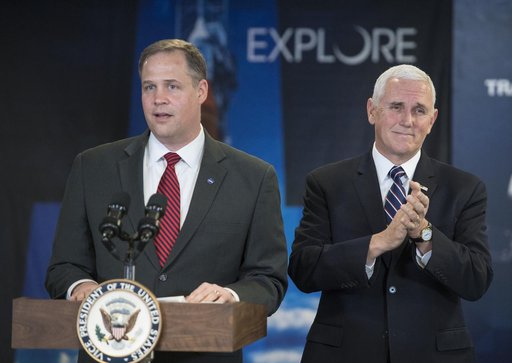 Vice President Meets with NASA Employees