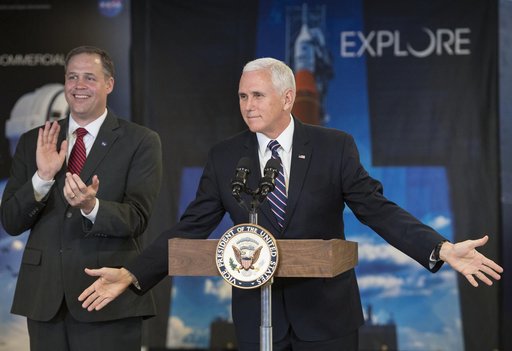 Vice President Meets with NASA Employees