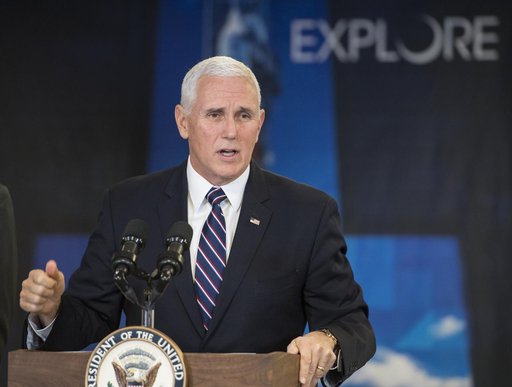 Vice President Meets with NASA Employees