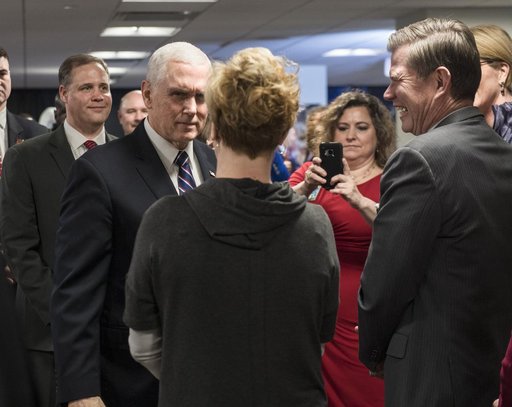 Vice President Meets with NASA Employees