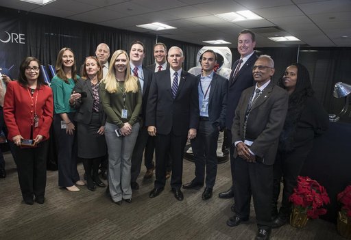 Vice President Meets with NASA Employees