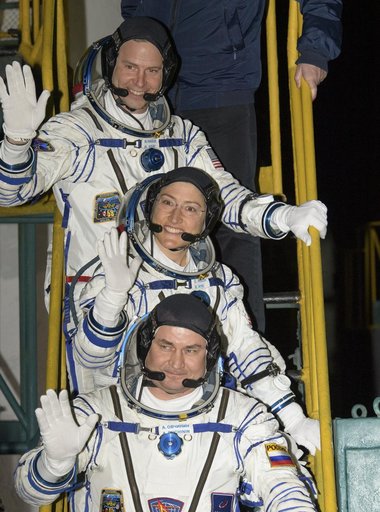 Expedition 59 Crew Wave Farewell