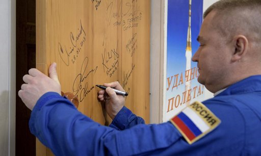 Expedition 59 Door Signing