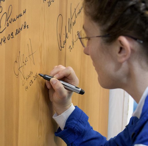 Expedition 59 Door Signing