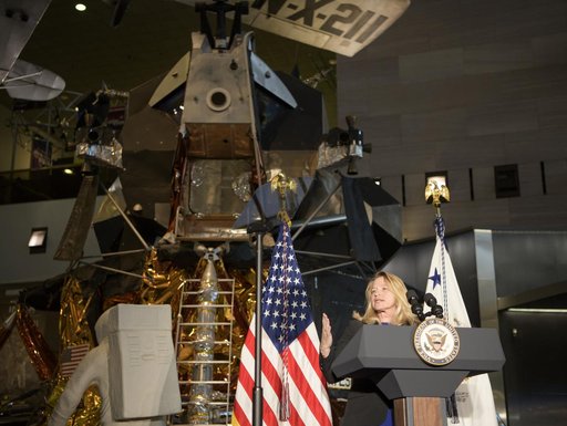 Premiere "Apollo 11: First Steps Edition"
