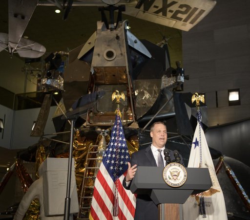 Premiere "Apollo 11: First Steps Edition"