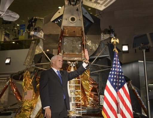 Premiere "Apollo 11: First Steps Edition"