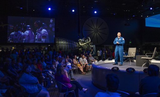 Astronaut Auñón-Chancellor at NASM