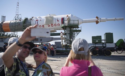 Expedition 60 Soyuz Rollout