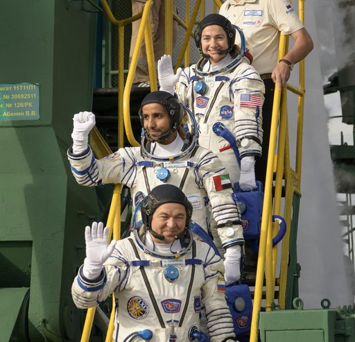 Expedition 61 Crew Wave Farewell
