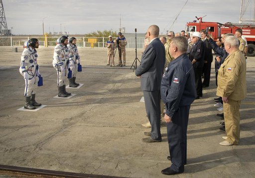 Expedition 61 Crew Wave Farewell