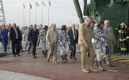 Expedition 61 Crew Wave Farewell