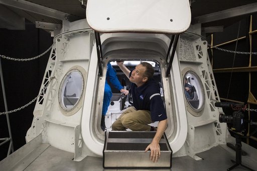 NASA Administrator Visits SpaceX HQ
