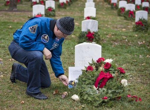 Doug Wheelock Participates in Wreaths Across America Day