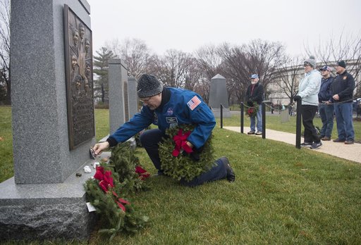 Doug Wheelock Participates in Wreaths Across America Day
