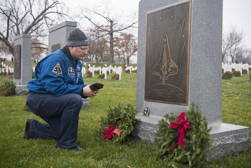 Doug Wheelock Participates in Wreaths Across America Day